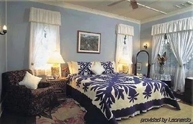 The Historic Wailuku Inn Maui Guest house